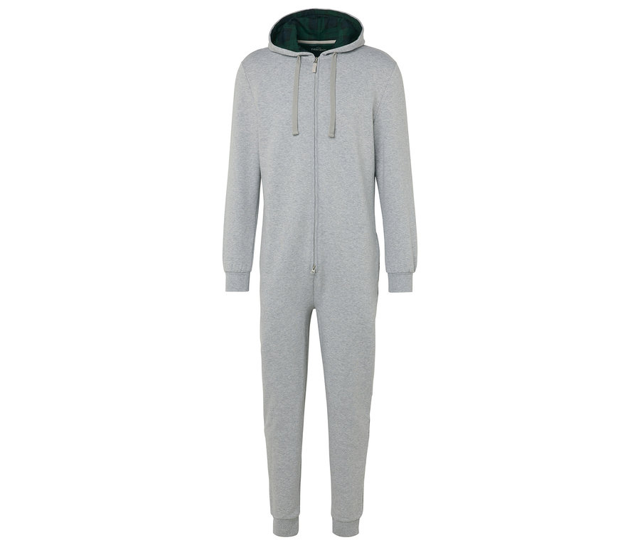 Šedá kombinéza s kapucí a zelenou vnitřní stranou kapuce.