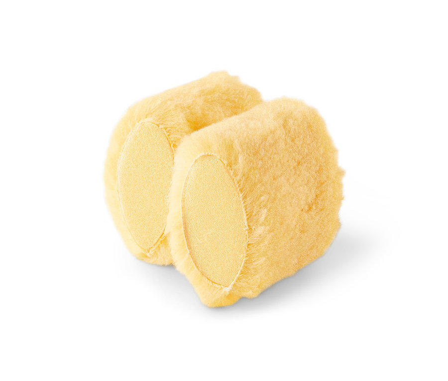 Dvě houbičky na skvrny na bílém pozadí.