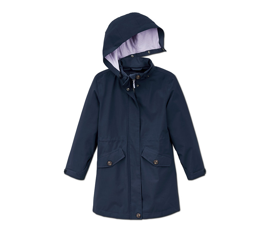 Tmavě modrý trenčkot do každého počasí s kapucí a recyklovaným materiálem.