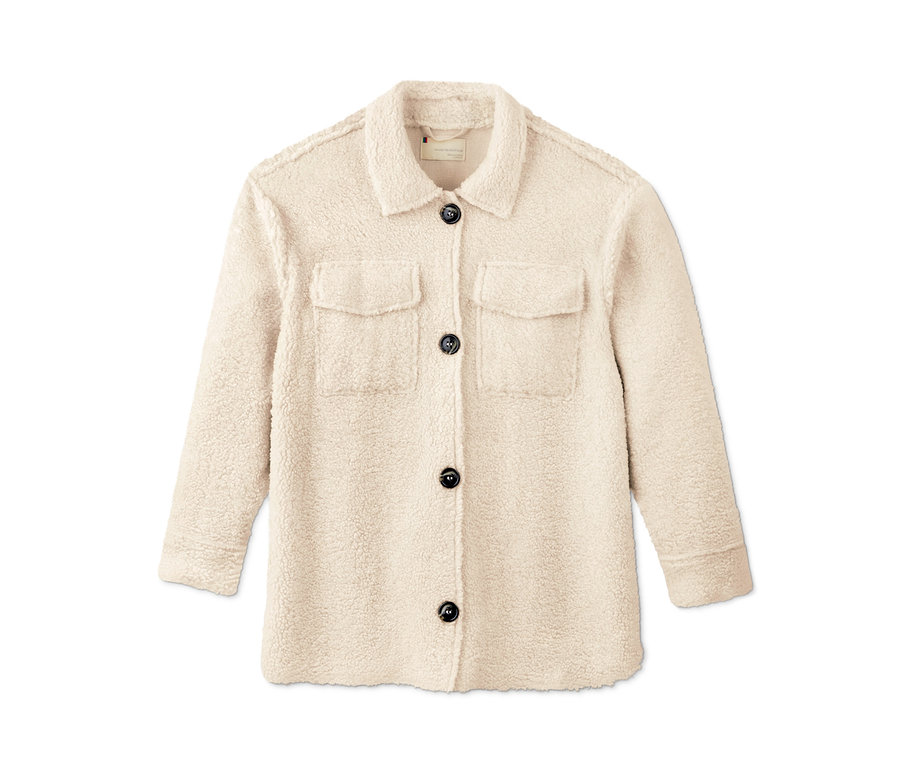 Bunda z hebkého plyše s knoflíky a kapsami.