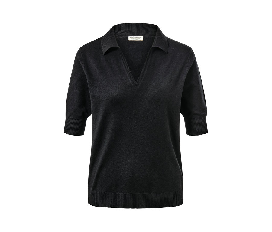 Černá polokošile z jemného úpletu.