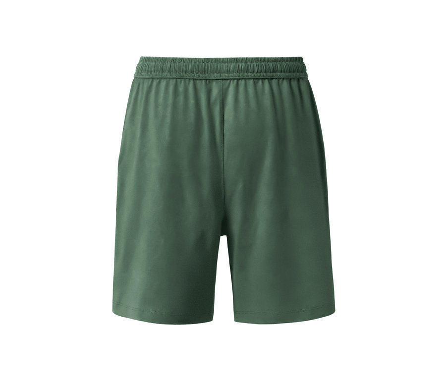 Olivově zelené pohodlné šortky na bílém pozadí.