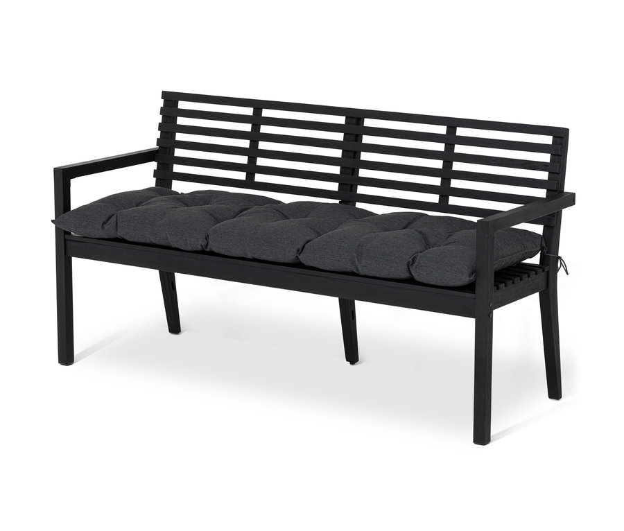 Černá zahradní lavice s područkami a šedou poduškou.