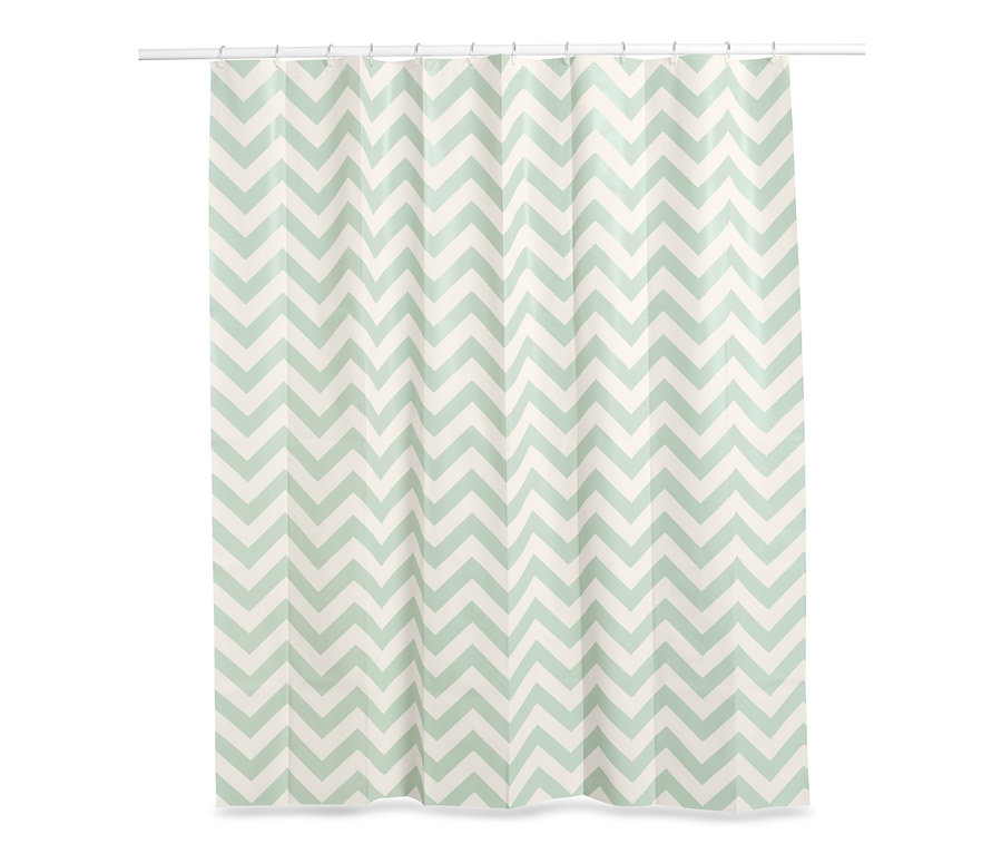 Sprchový závěs s bílým a zeleným cikcakovým vzorem.