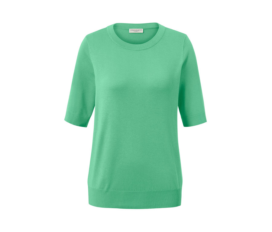 Zelený svetr z jemného úpletu.