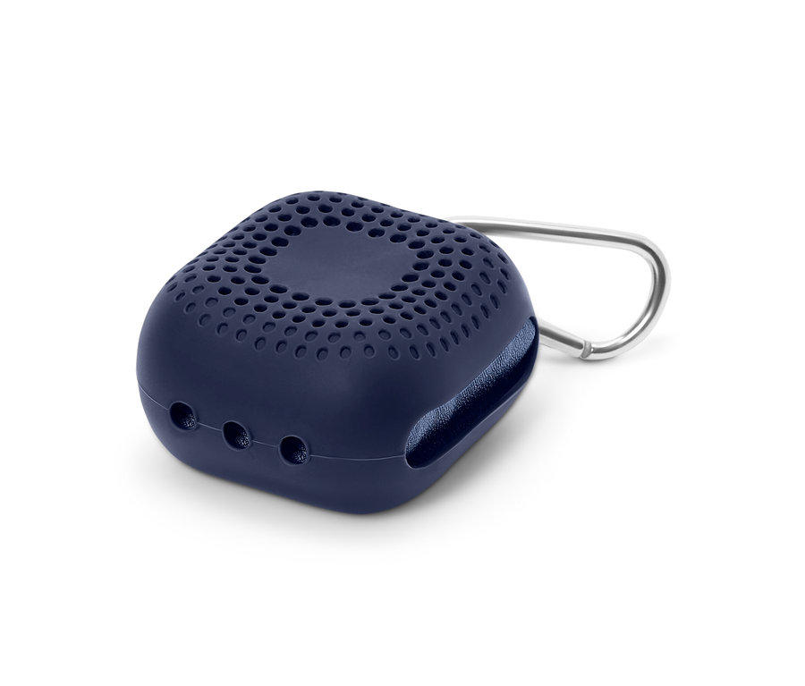 Modré pouzdro na outdoorový ručník s karabinou.