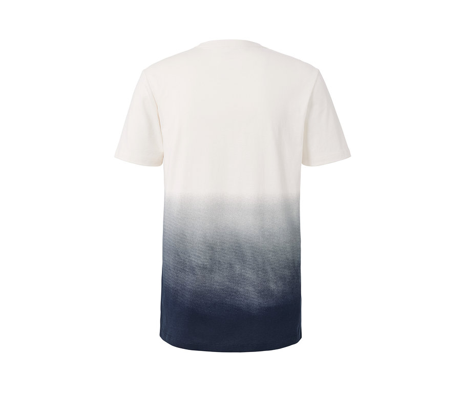 Bílé tričko s barevným přechodem.