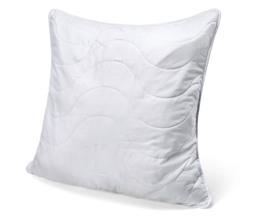 Jeden bílý polštář odolný proti varu (cca 80 x 80) leží na bílém povrchu.