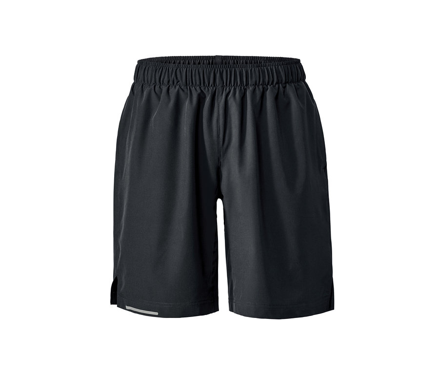 Černé sportovní šortky.