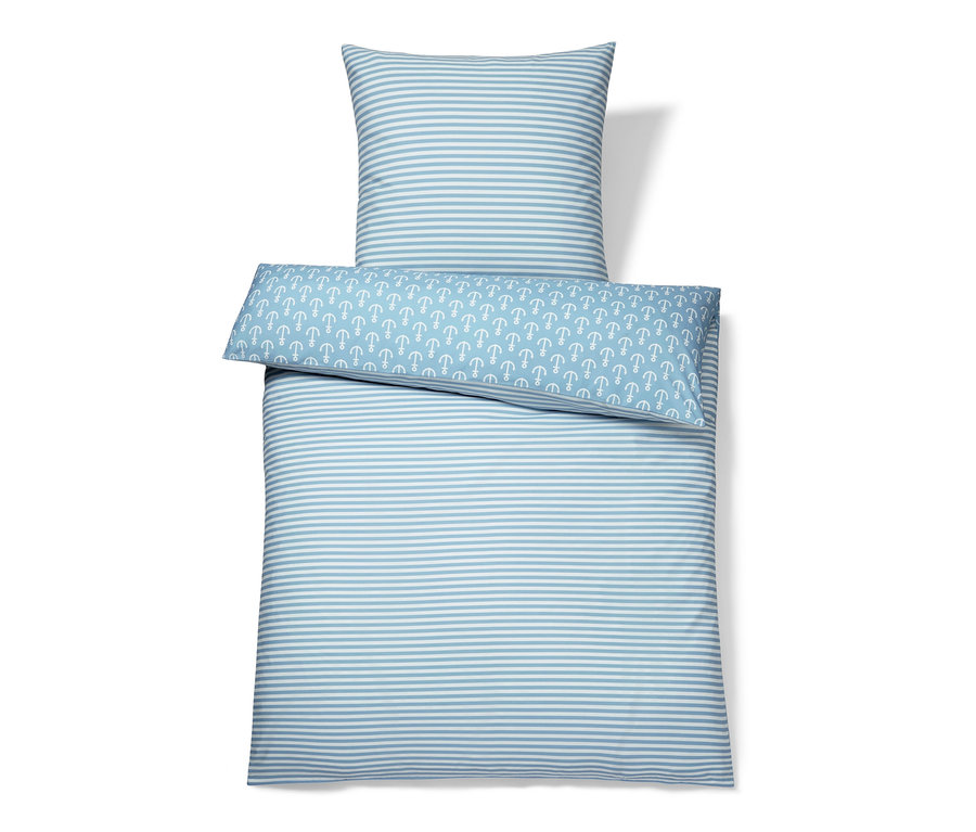 Modré a bílé pruhované povlečení z mikrovlákna standardní velikosti s polštářem a povlakem na polštář.