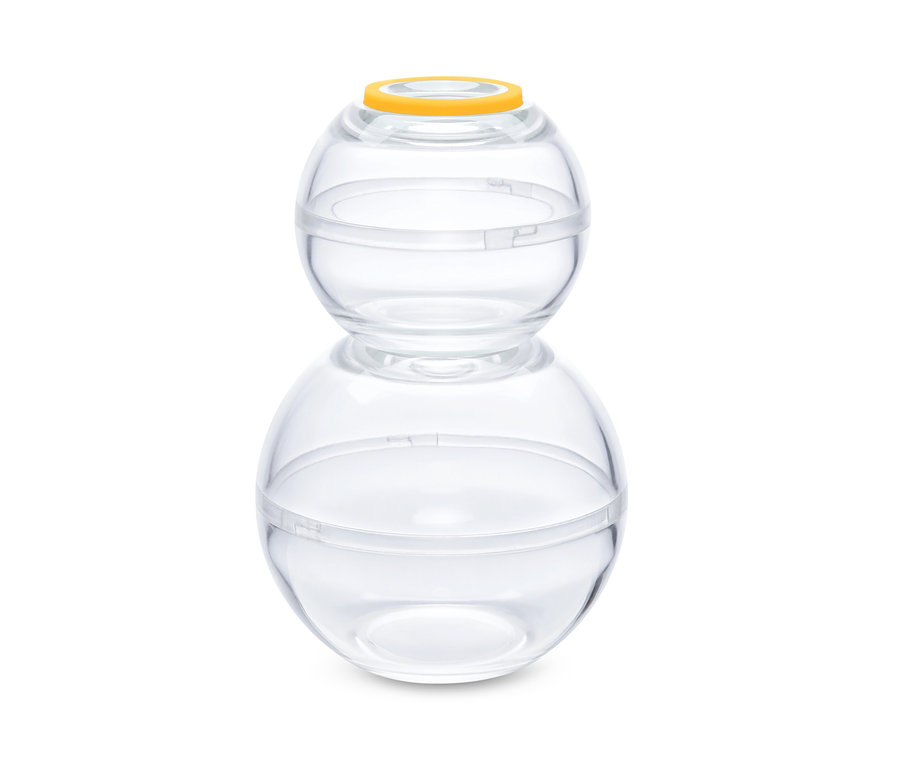 Dvě kulaté průhledné nádoby na potraviny s oranžovým víčkem.