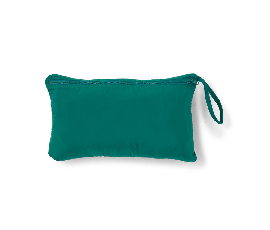 Zelená, složená prošívaná vesta.