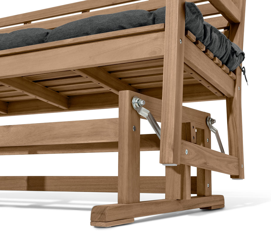 Detail houpací lavice s šedou poduškou.