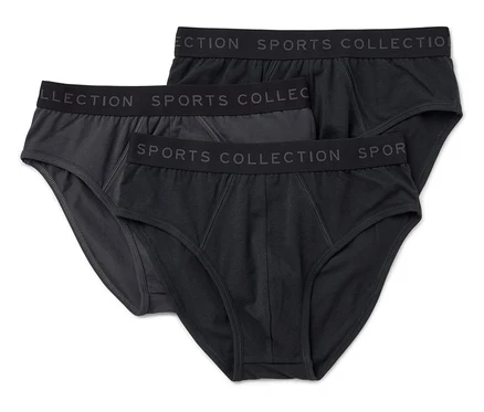 Tři pánské slipy, jeden šedý a dva černé, leží na sobě. V pase mají nápis SPORTS COLLECTION.