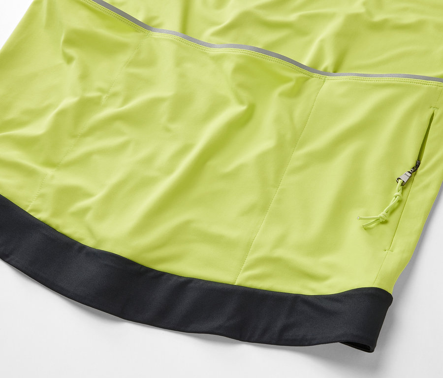 Detail žlutého cyklistického trikotu.