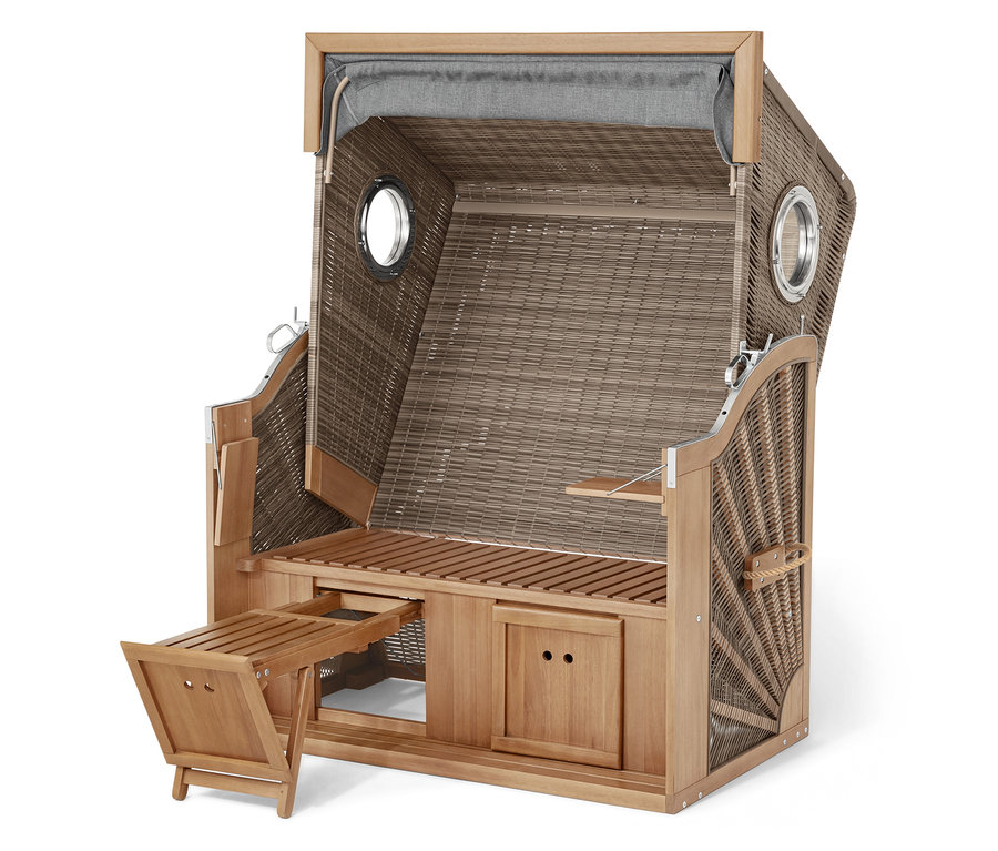 Proutěný plážový koš s dřevěným rámem, výklopnou podnožkou a dvěma okénky.