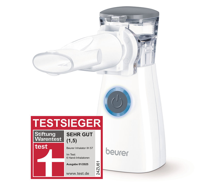 Bílý inhalátor Beurer IH 57 se šedým víkem a modrým tlačítkem. Na levé straně je nálepka „Testsieger“.