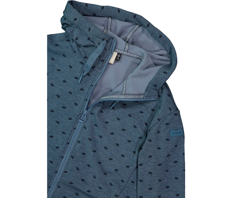 Detailní záběr na částečně rozepnutou modrou vzorovanou mikinu s kapucí CMP.