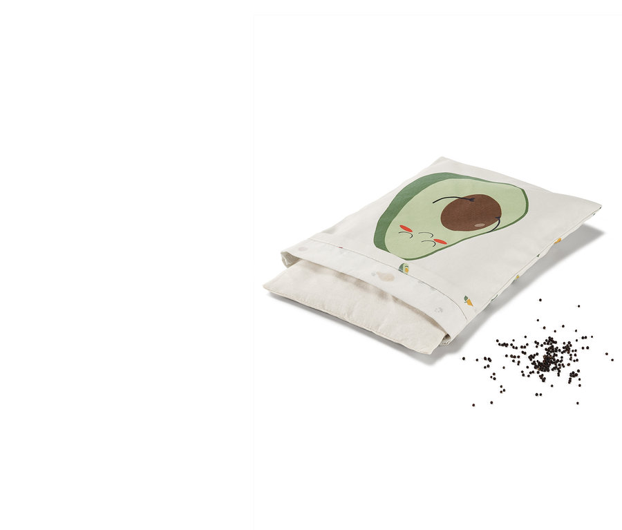 Hřejivý polštářek s potiskem avokáda a výplní z řepkových semen.