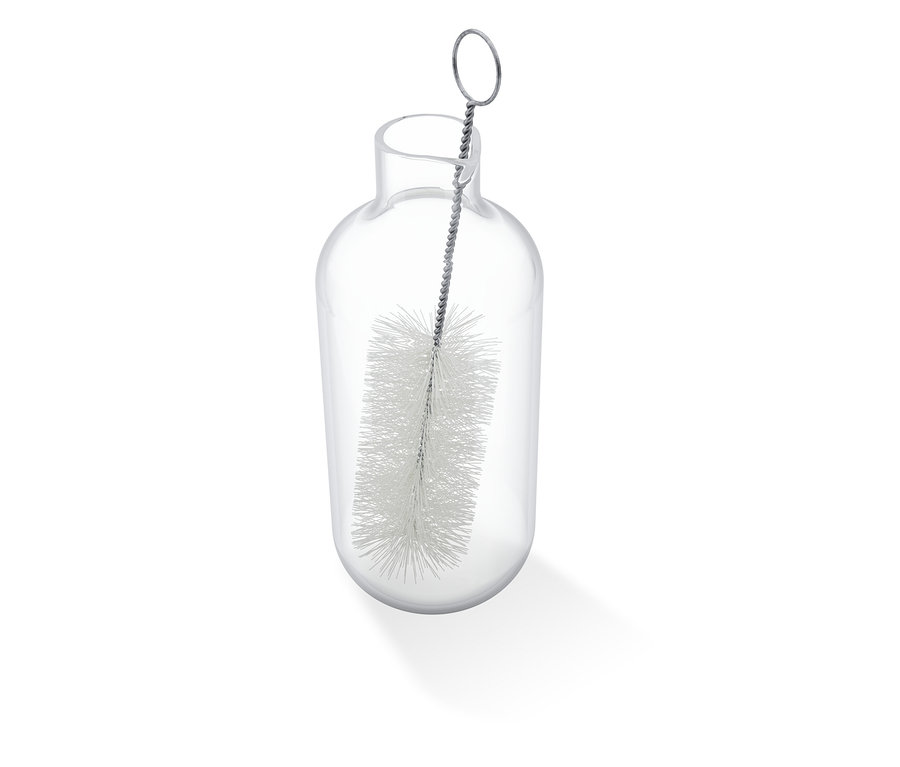 V mléčné karafě pro Esperto Pro a Esperto2 Milk je umístěn kartáč.