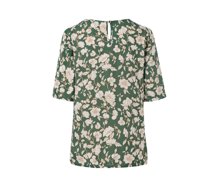 Zelená halenka s květinovým potiskem.