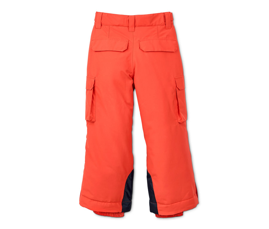 Oranžové snowboardové kalhoty.