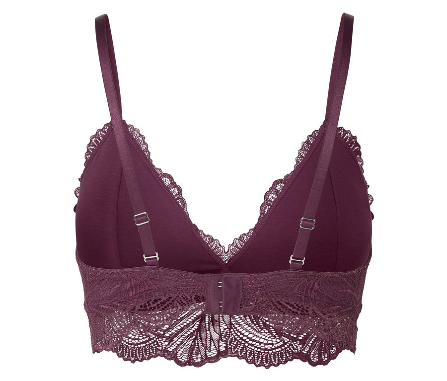 Detail fialové krajkové podprsenky s nastavitelnými ramínky, pohled zezadu.