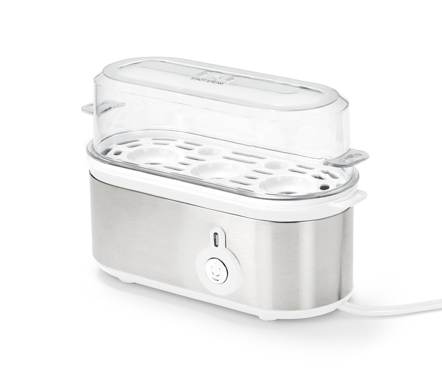 Stříbrný vařič vajec s průhledným víkem.