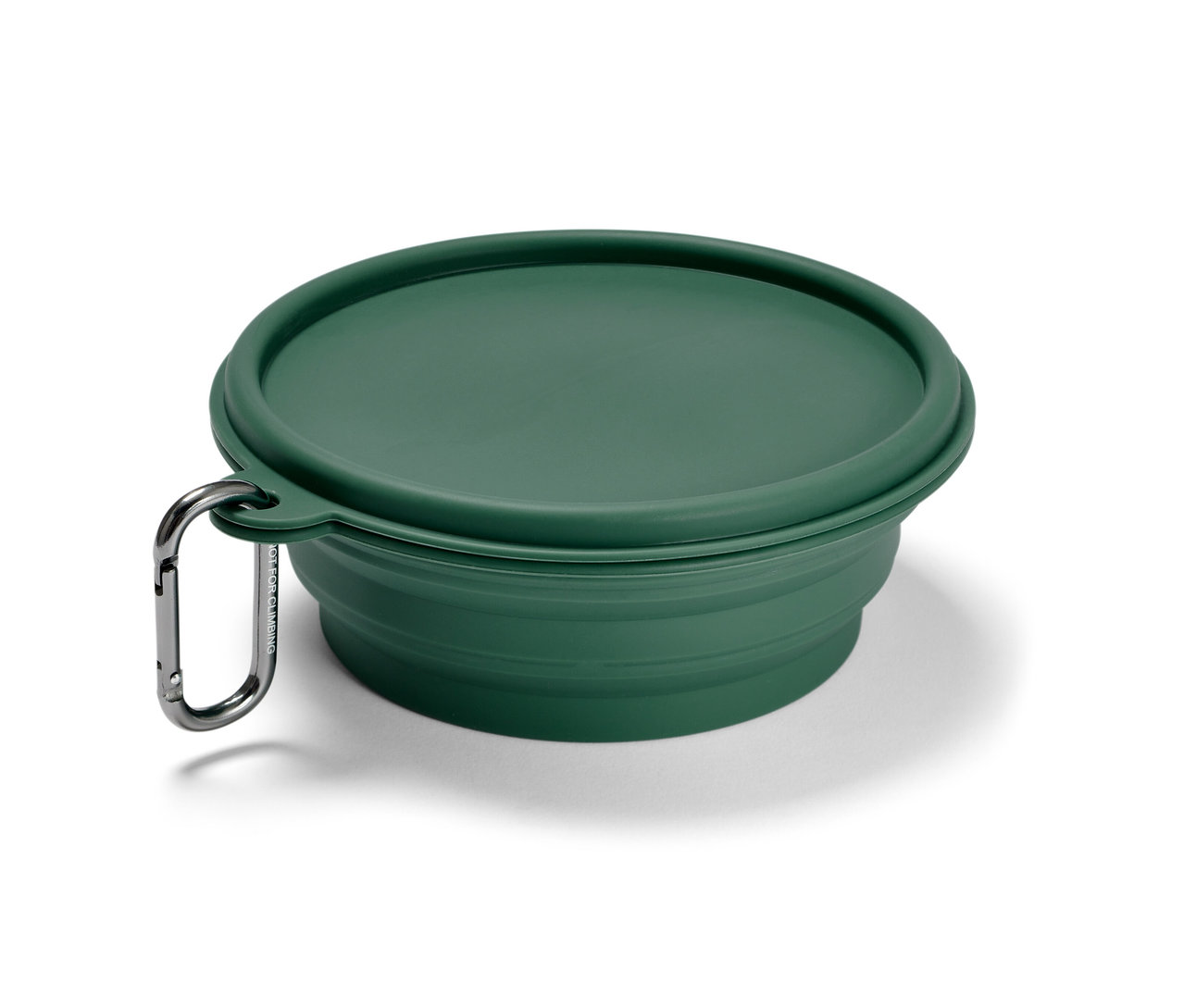 Zavřená zelená skládací miska na krmivo s karabinou.