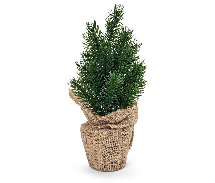 Malý umělý vánoční stromek v jutovém obalu.