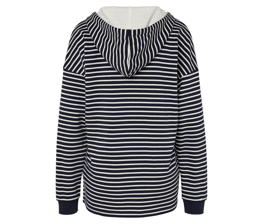Zadní pohled na pruhovanou mikinu s kapucí v námořnické modré a bílé barvě.