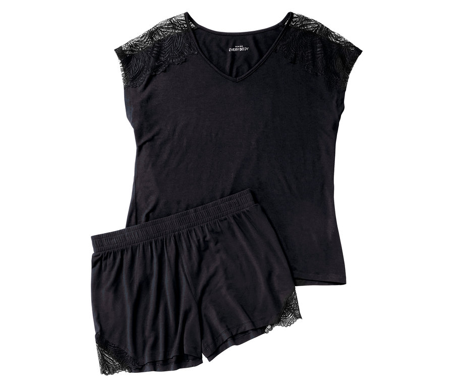 Černé krátké pyžamo s krajkou na ramenou a nohavicích.