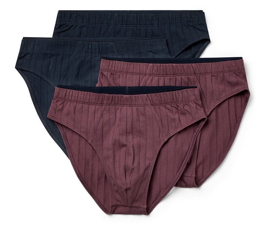 Čtyři kusy slipů.