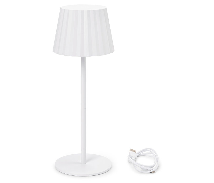 Bílá lampa se skládaným stínidlem a USB kabelem.