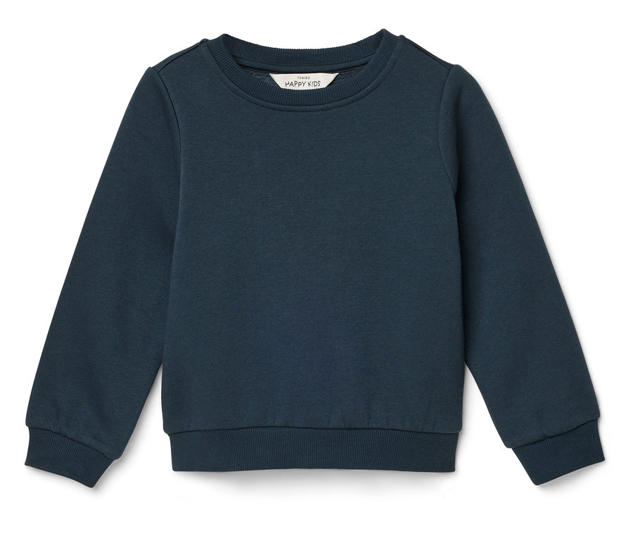 Modrý svetr pro děti leží na bílém pozadí.