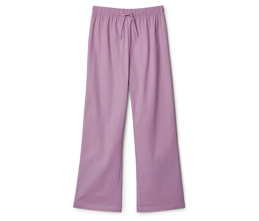 Fialové, dlouhé látkové kalhoty se šňůrkou na bílém pozadí.