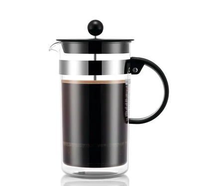 Skleněná konvička french press Bodum® o objemu 1 l s černým kávovým obsahem.