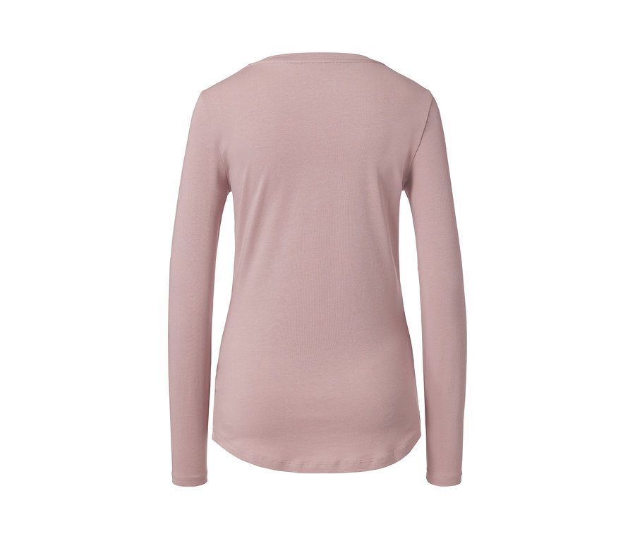 Detail dámského flanelového pyžama.