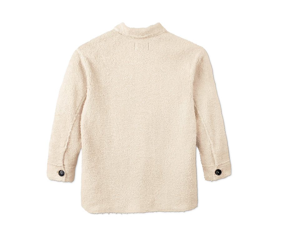 Zadní pohled na bundokošile z hebkého plyše.