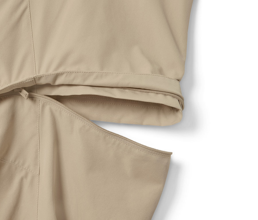 Detail béžových funkčních kalhot 2 v 1 se zipem.