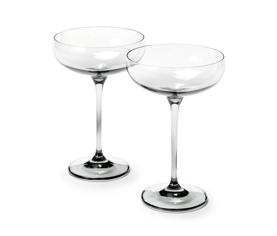 Dvě sklenice na stopce.