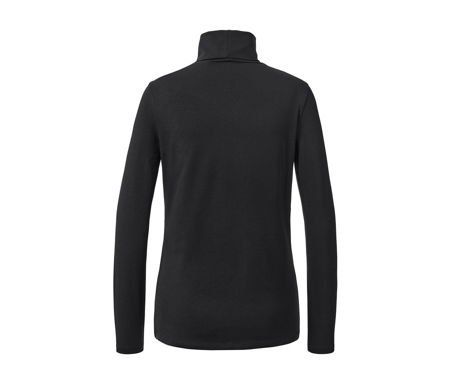 Černé triko s rolákem.