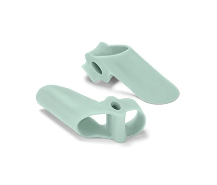 Dva světle zelené chrániče hallux valgus.