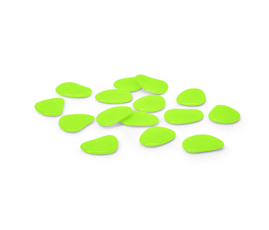 Zobrazeno patnáct svítících kamínků.