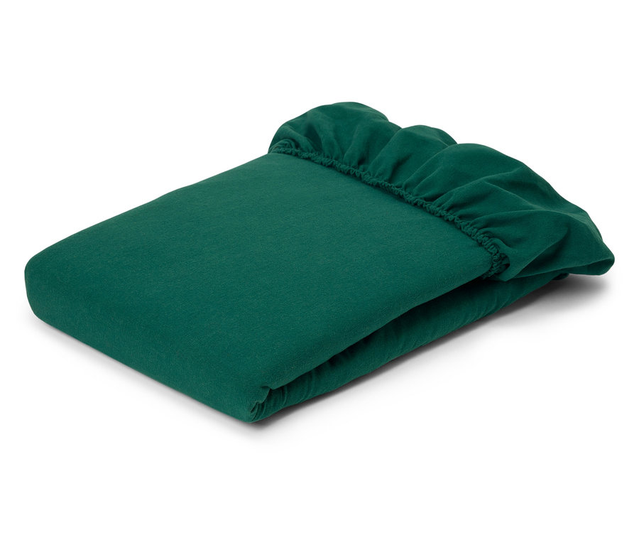 Složená zelená prostěradla s elastickými rohy.