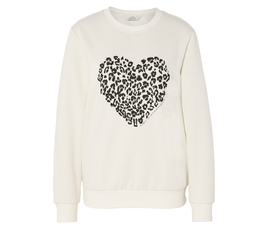 Béžová mikina s leopardím srdcem uprostřed.