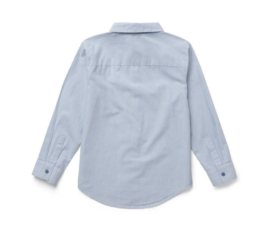 Modrá dětská košile s proužky zezadu.