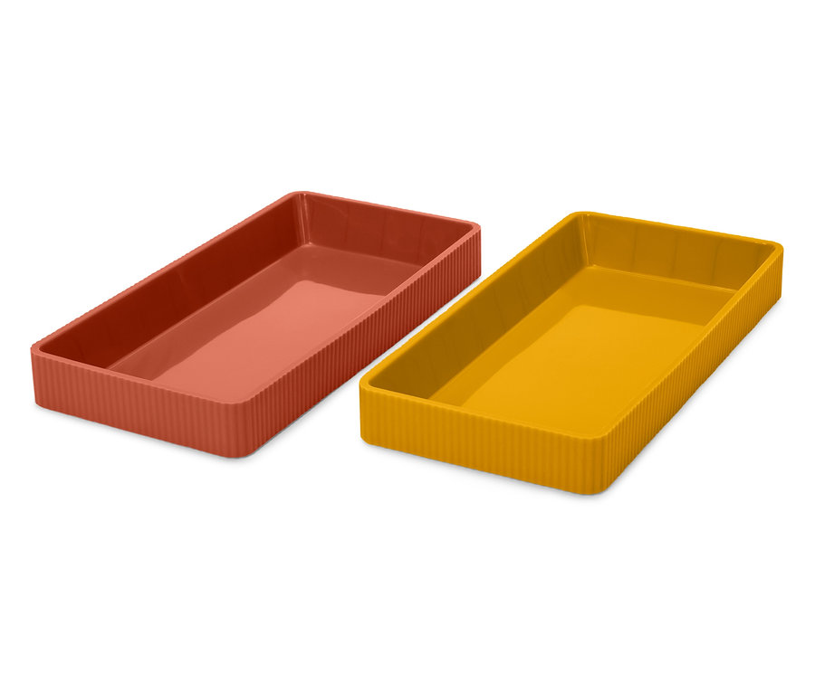 Dvě obdélníkové misky, jedna oranžová a jedna žlutá, umístěné vedle sebe na bílém pozadí.