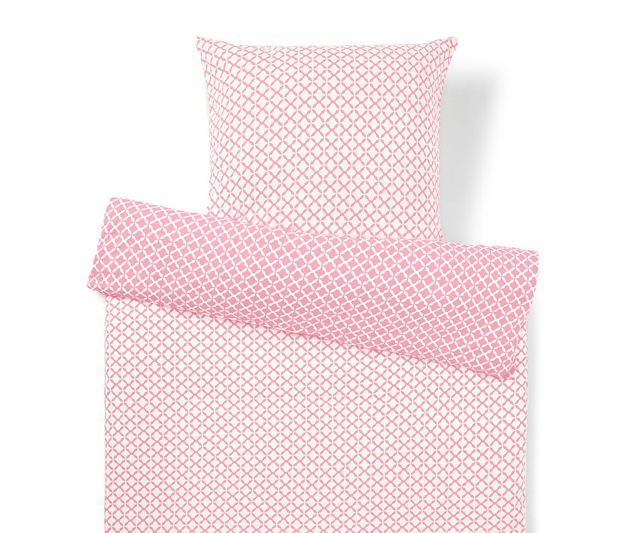 Sada ložního prádla s geometrickým vzorem v růžovo-bílé barvě, skládající se z povlaku na polštář, přikrývky a úzkého polštáře.