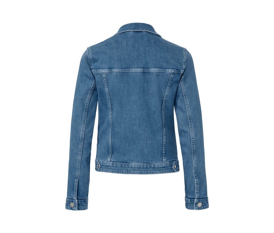 Detail zadní strany džínové bundy.